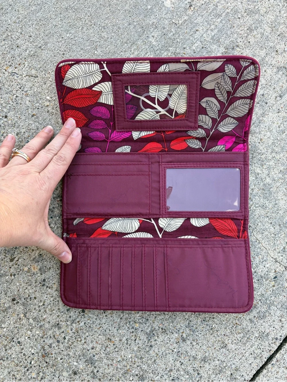 Vera Bradley large pink red trifold quilted wallet floral Maroon - Picture 4 of 4